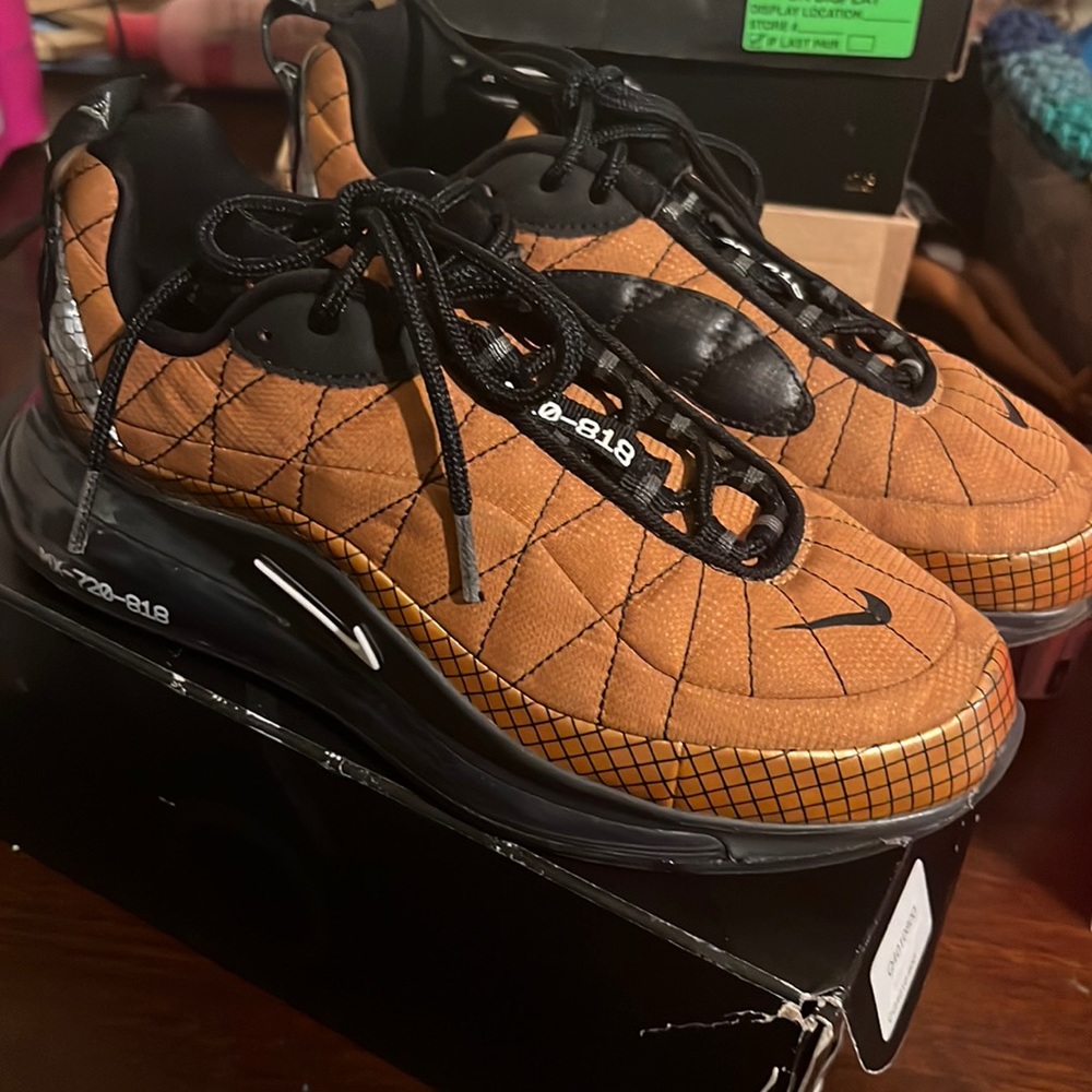 Size 6y Nike 720 great